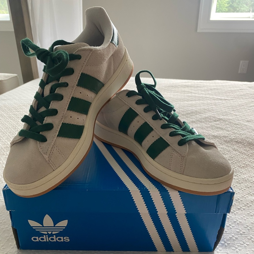 Woman adidas campus 00s